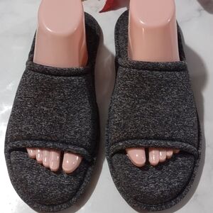 New condition slipper shoes for women size 7/8